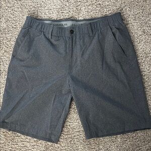Under Armour Men's golf shorts 38 loose coupe